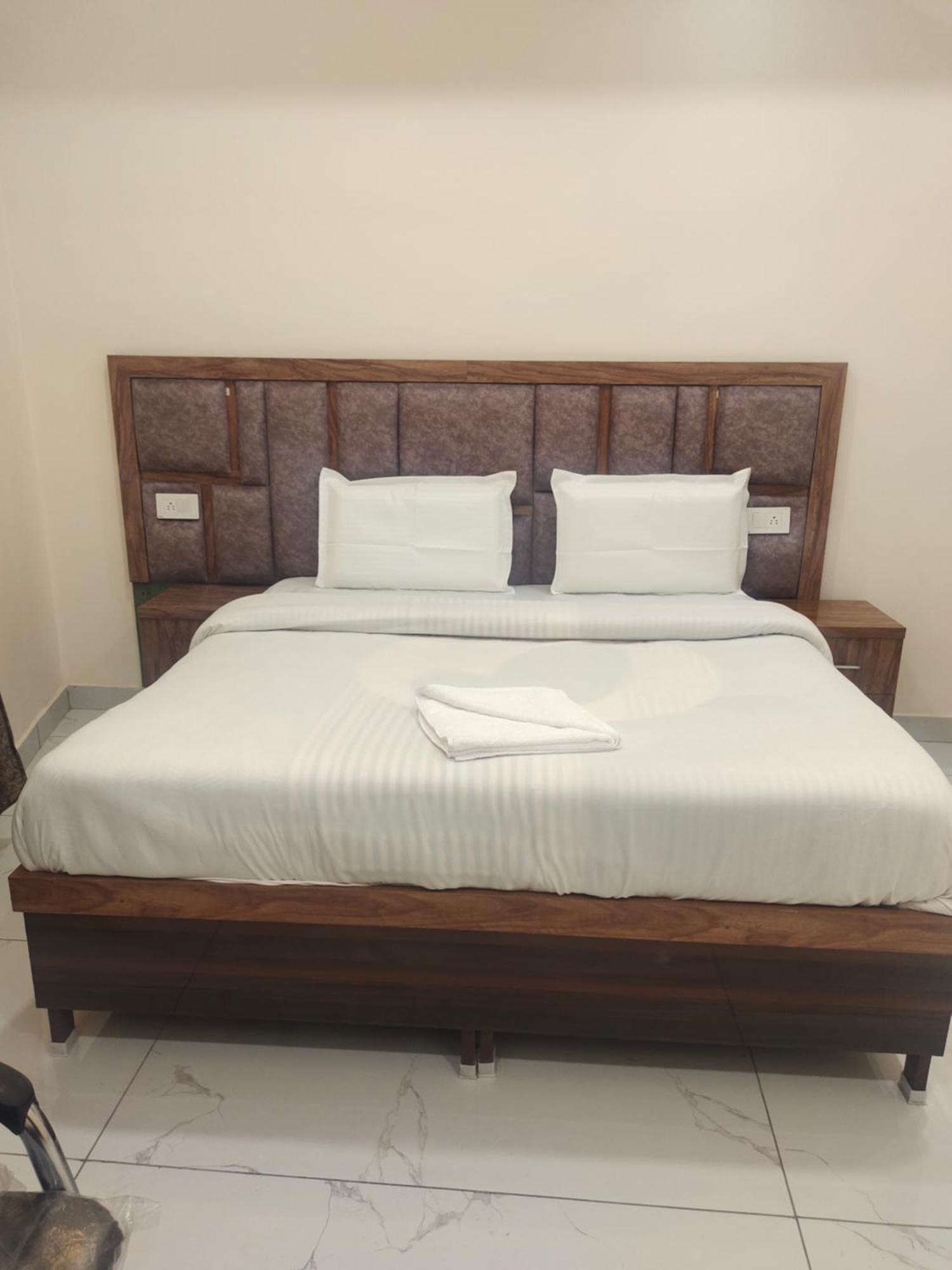 Hotel G-3 Jalandhar Buitenkant foto
