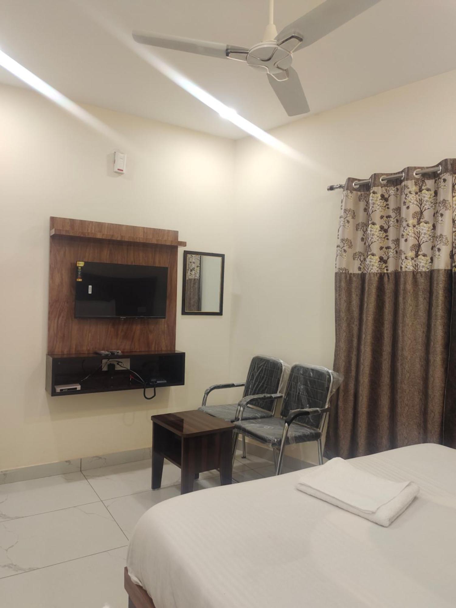 Hotel G-3 Jalandhar Buitenkant foto